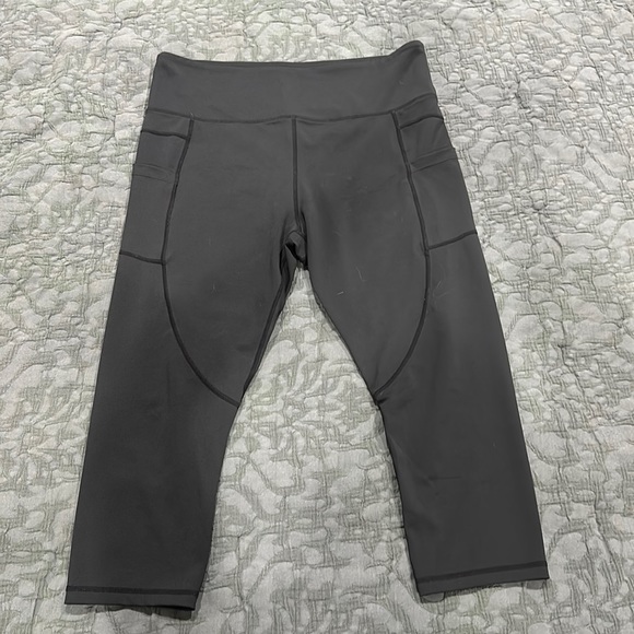 Zyia black capris size 16-18 - Picture 1 of 3
